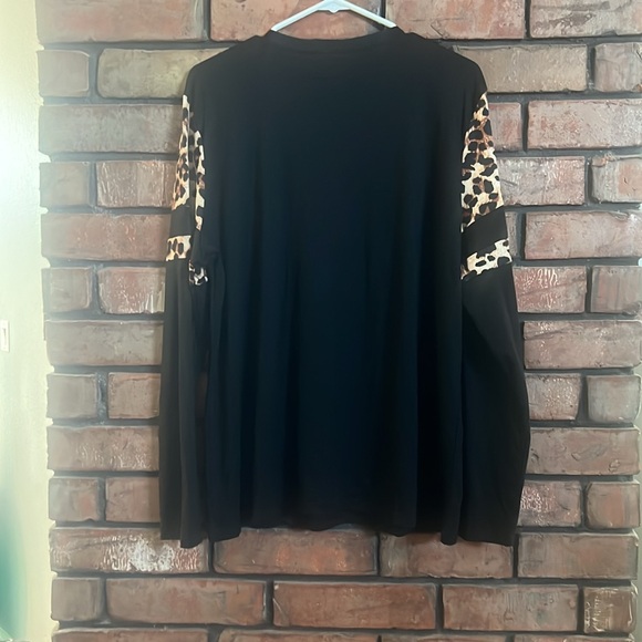 Long sleeve black and leopard top from So Chic Boutique Size XXL - Picture 3 of 3